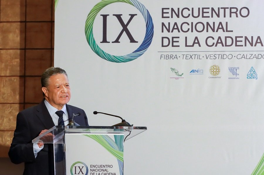 Julio Menchaca cobija a la cadena Fibra-Textil-Vestido-Calzado