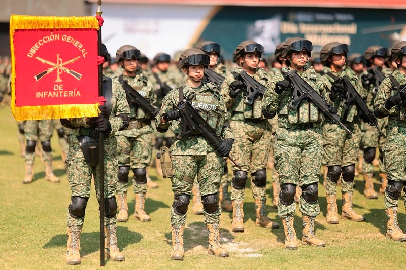 Presidenta conmemora Día Internacional de la Mujer en homenaje a las mujeres de las Fuerzas Armadas
