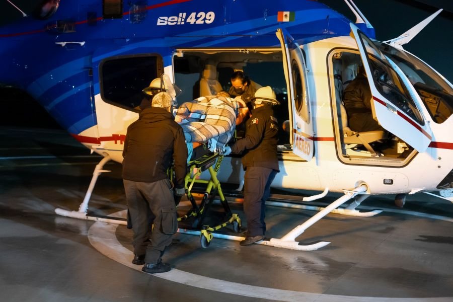 Trasladan por helicóptero a paciente grave desde la Huasteca a Pachuca, Salvan su vida
