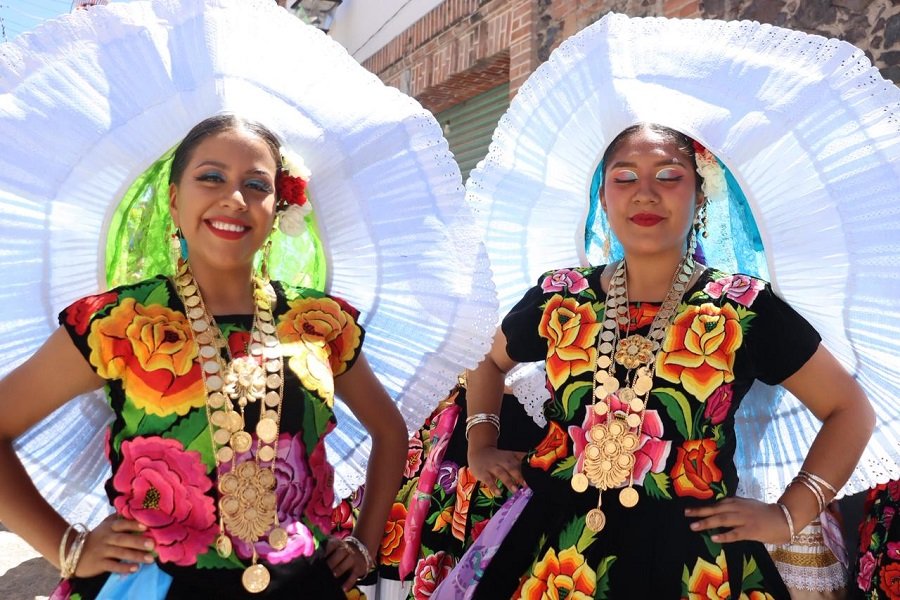 Villa de Tezontepec consolida lazos con Oaxaca mediante presentación de la Guelaguetza