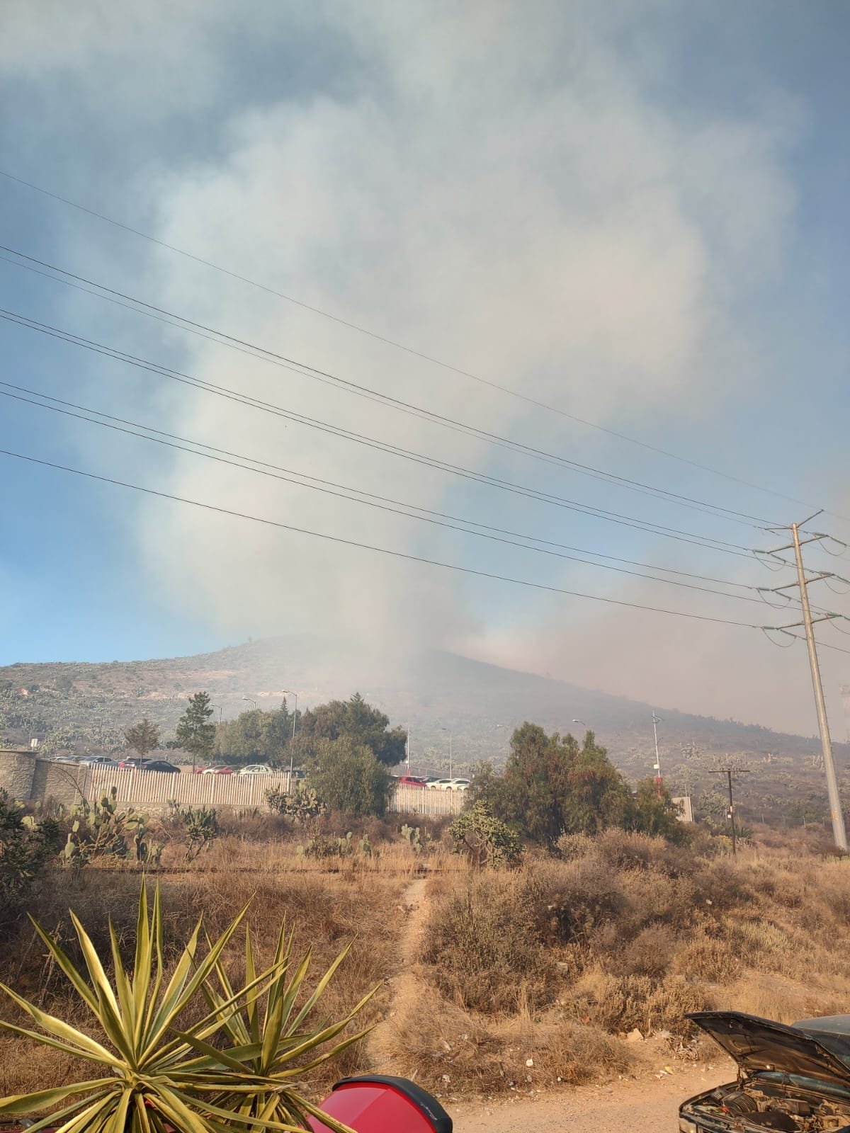UAEH Evacuo Instalaciones del ICSHu, Preparatoria 3 y las Torres de Rectoría Por Incendio
