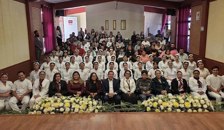 CECyTE Hidalgo Realiza Imposición de Cofias y Fistoles en Santiago Tulantepec