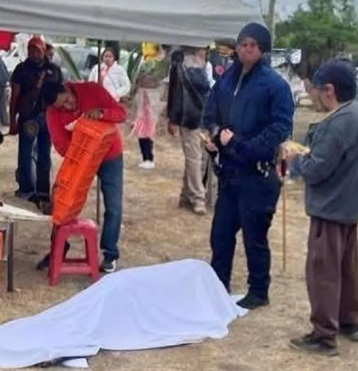 Dos Sujetos Persiguieron a Un Hombre, lo Mataron a Balazos en el Tianguis de Tezoquipa