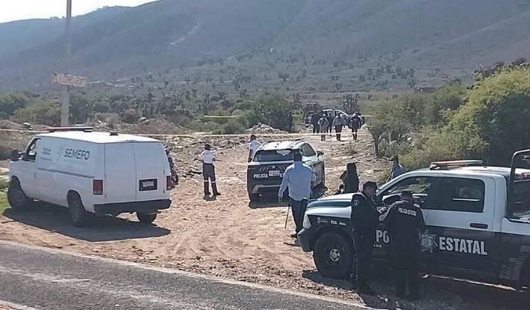 Encuentran en Puebla auto con placas de Hidalgo y Con Cuatro Ejecutados Tres Hombres y Una Mujer
