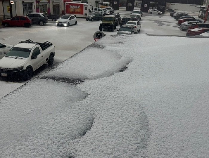 Granizada en Pachuca y Mineral de la Reforma deja vialidades inundadas y caos vehicular
