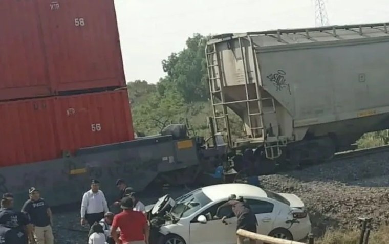 Intentaron Ganarle El Paso Al Tren en Nopala … Las Alcanzo La Máquina, Saldo Dos Lesionadas