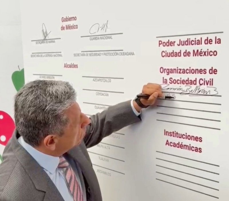 Raúl Sapién Santos, firmó el Pacto contra la extorsión, con los tres órganos del gobierno de la Ciudad de México.
