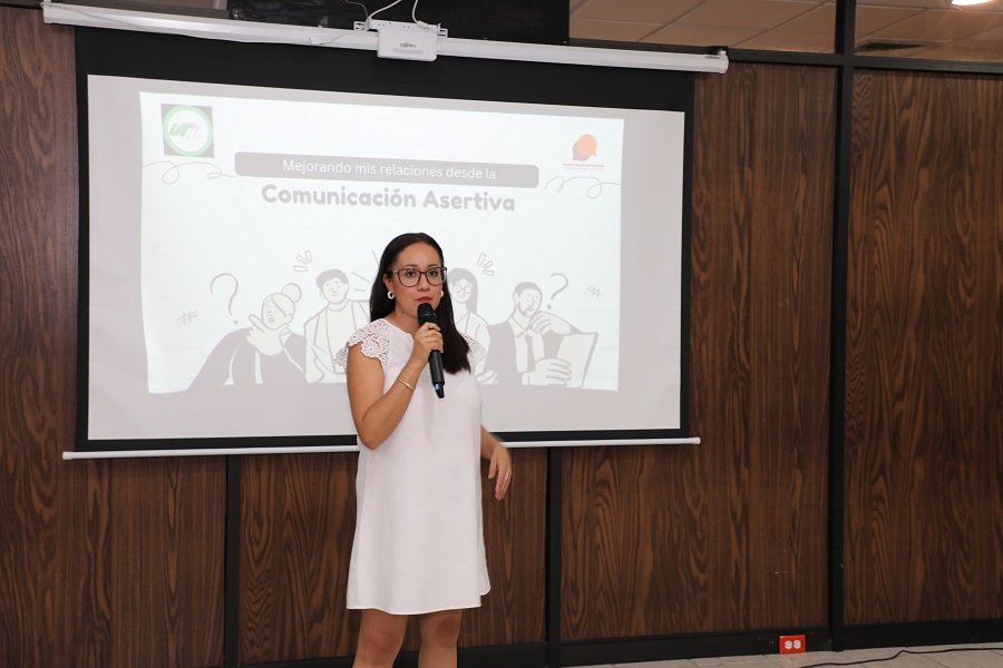 Capacita UTHH a su personal en comunicación asertiva