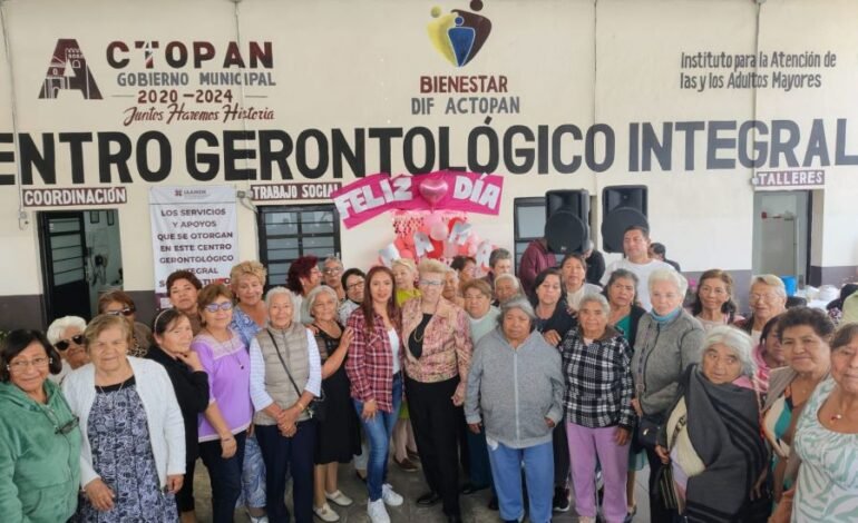 Celebran a madres adultas mayores en CGIs y Casas de Día