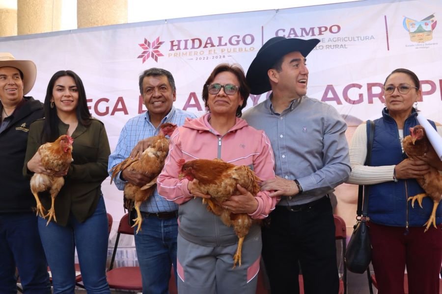 Con Entrega de Aves de Doble Propósito Gobierno de Hidalgo Fortalece La Economía de Las Mujeres Rurales