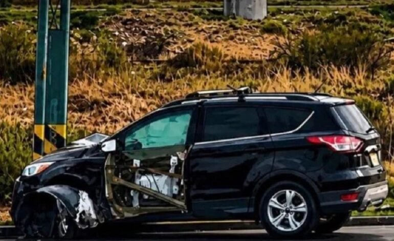 Conductor de Camoneta Ford, Color Negro, Perdió El Control de La Unidad, Salió de La Cinta Asfáltica y Chocó Contra un Poste: Murió