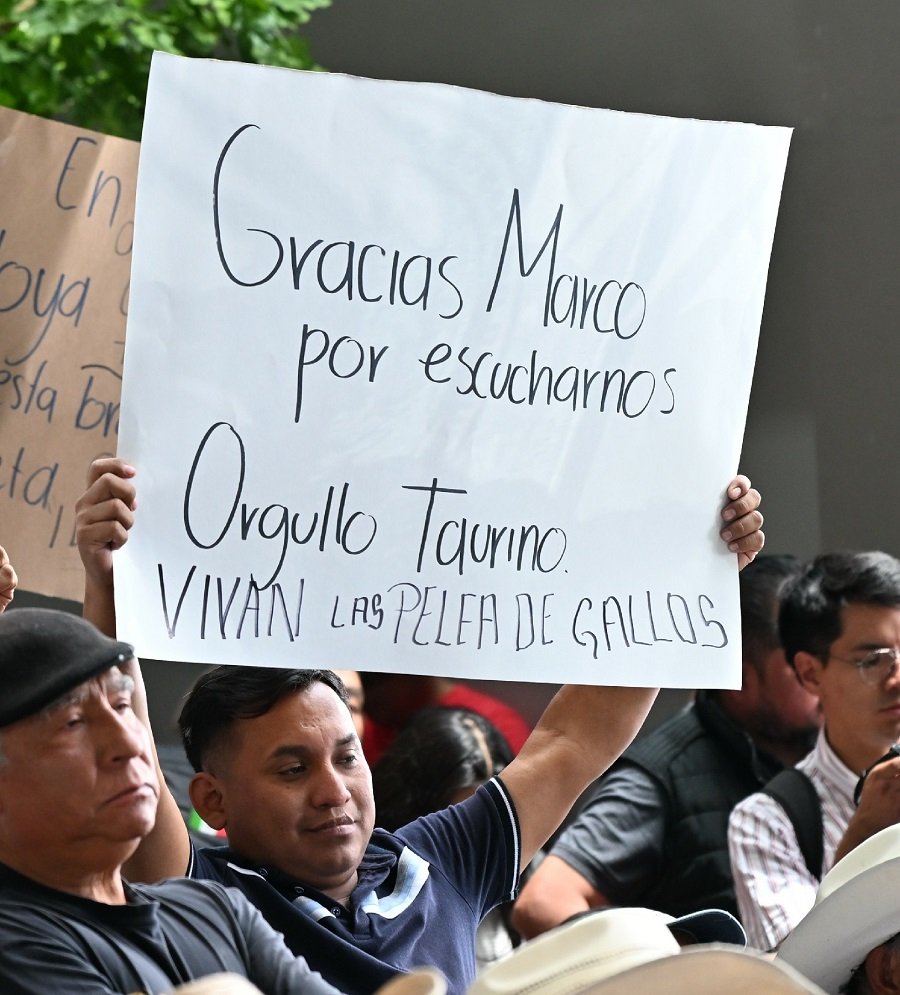 Confrontación de Taurinos y Animalistas en el Foro del Congreso de Hidalgo