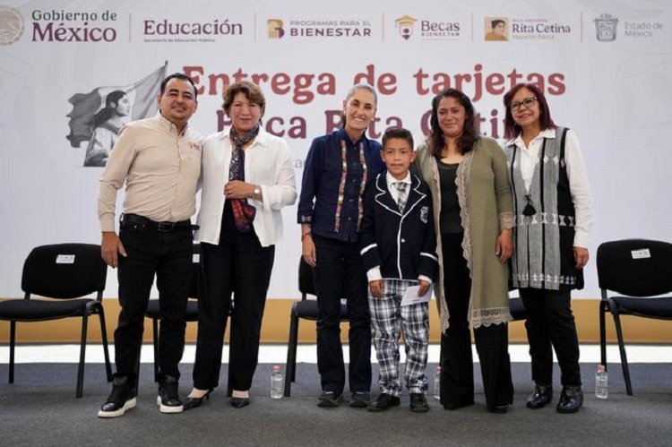 En Lerma, Edomex, Presidenta Claudia Sheinbaum Entrega Tarjetas de La Beca Rita Cetina Para Uniformes y Útiles; Los Programas Para El Bienestar Benefician A 32 Millones de Familias