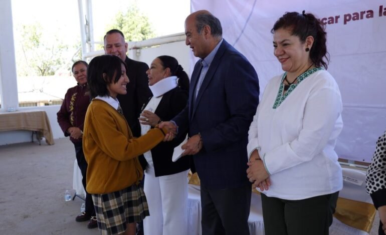 Entrega SEPH obras y equipamiento en 27 escuelas de Tulancingo