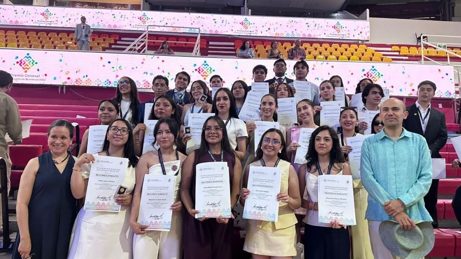 Galardona Ceneval la Excelencia Académica de 370 Profesionistas Egresados de la UAEH