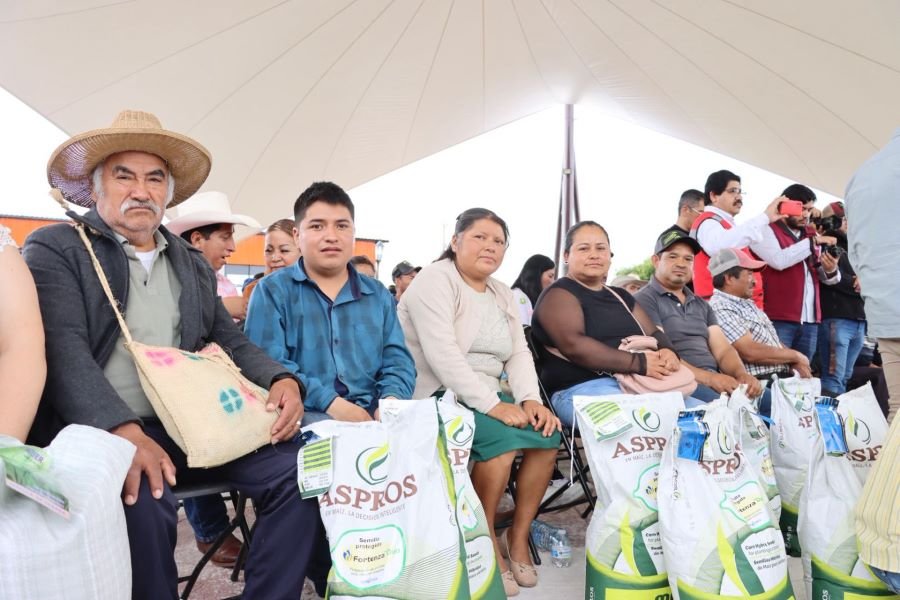 Más de 600 Productores de Tulancingo y Eloxochitlán  Recibieron,  Semovientes, Terneras, Semillas y Equipamiento Agrícola de  5.9 millones de pesos