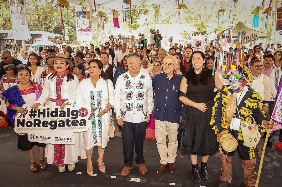 Hidalgo reunió a más de 12 mil asistentes en su encuentro artístico en Los Pinos