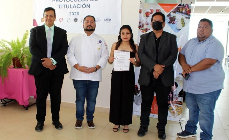 ITESHU entrega 268 títulos profesionales