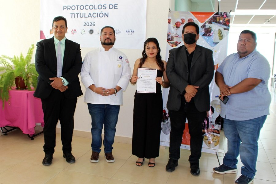 ITESHU entrega 268 títulos profesionales