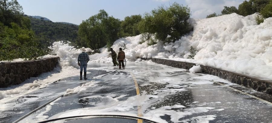Desfogue Controlado de la Presa Rojo Gómez Provoca Cierre Preventivo de Tramo Carretero en Alfajayucan