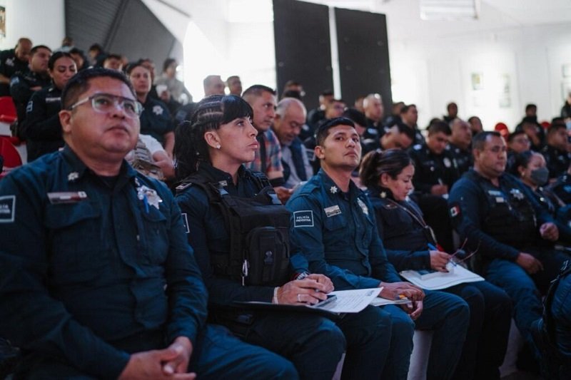 Capacitan a 100 policías de Pachuca en detección de fraude vehicular
