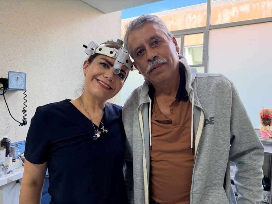 Devuelve IMSS Hidalgo salud auditiva a adulto mayor con malformación congénita