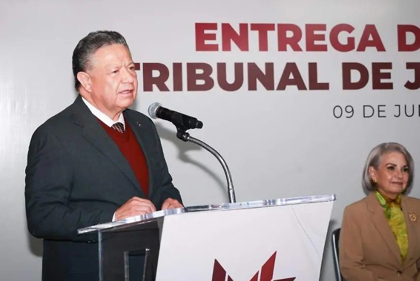 El gobernador Julio Menchaca entrega nuevas instalaciones al Tribunal de Justicia Administrativa.
