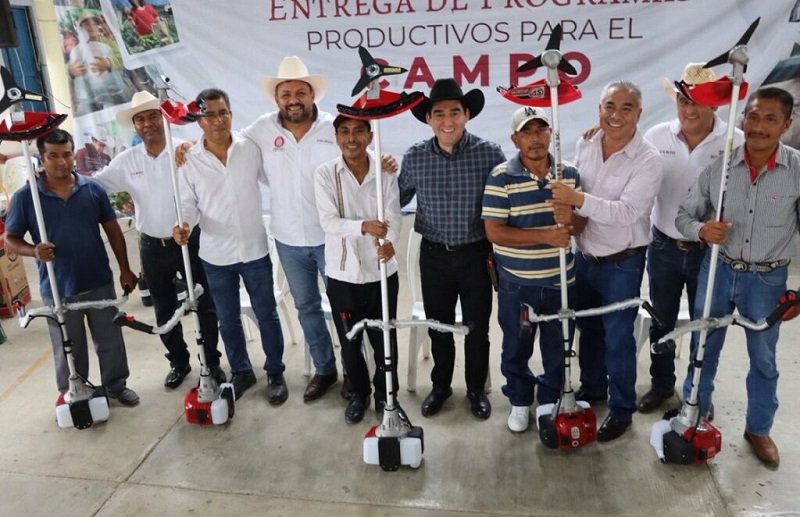 Entrega Saderh apoyos directos en la Huasteca y Sierra Alta