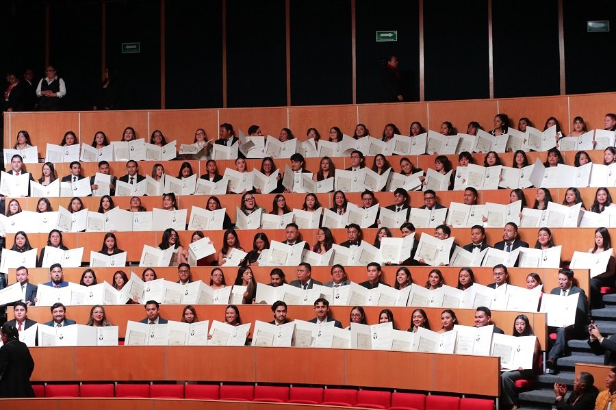Entrega UAEH 443 títulos profesionales a nueva generación de egresados Garza