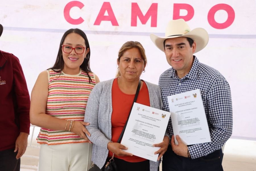 Saderh entrega apoyos a productoras y productores del municipio de Atotonilco de Tula