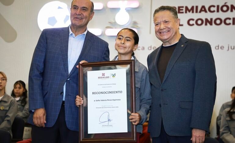Julio Menchaca Reconoce Excelencia Académica de 32 Participantes de la OCI 2026