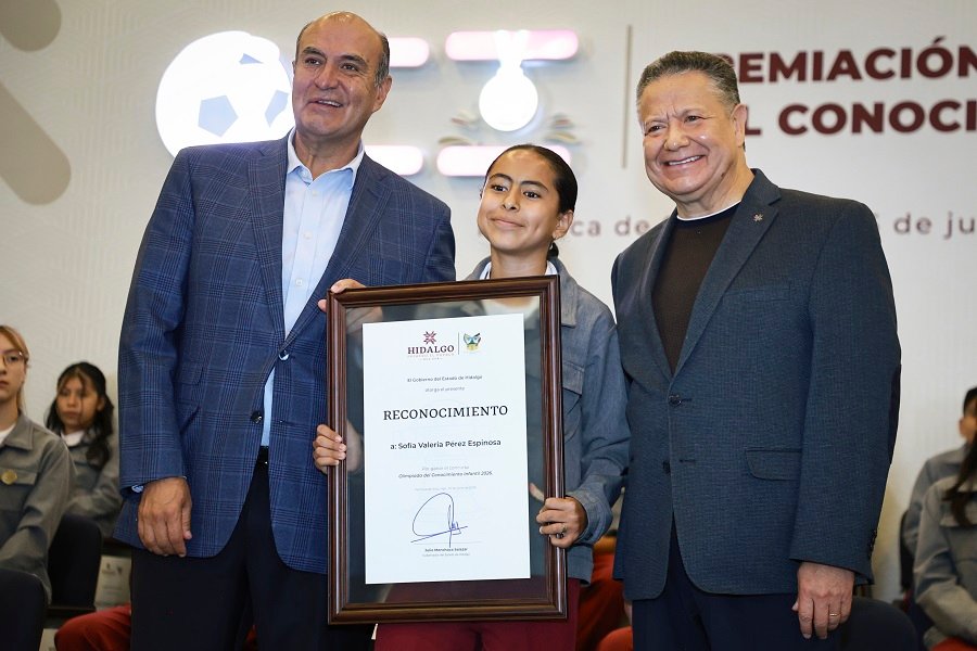 Julio Menchaca Reconoce Excelencia Académica de 32 Participantes de la OCI 2026