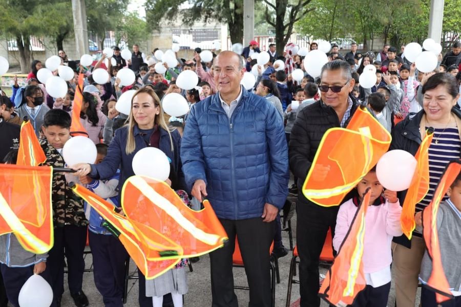 Natividad Castrejón realiza gira de trabajo por escuelas de Tepeji del Río