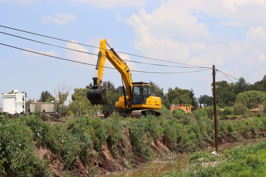 SIPDUS realiza trabajos para reducir riesgos de inundaciones en Tuzos