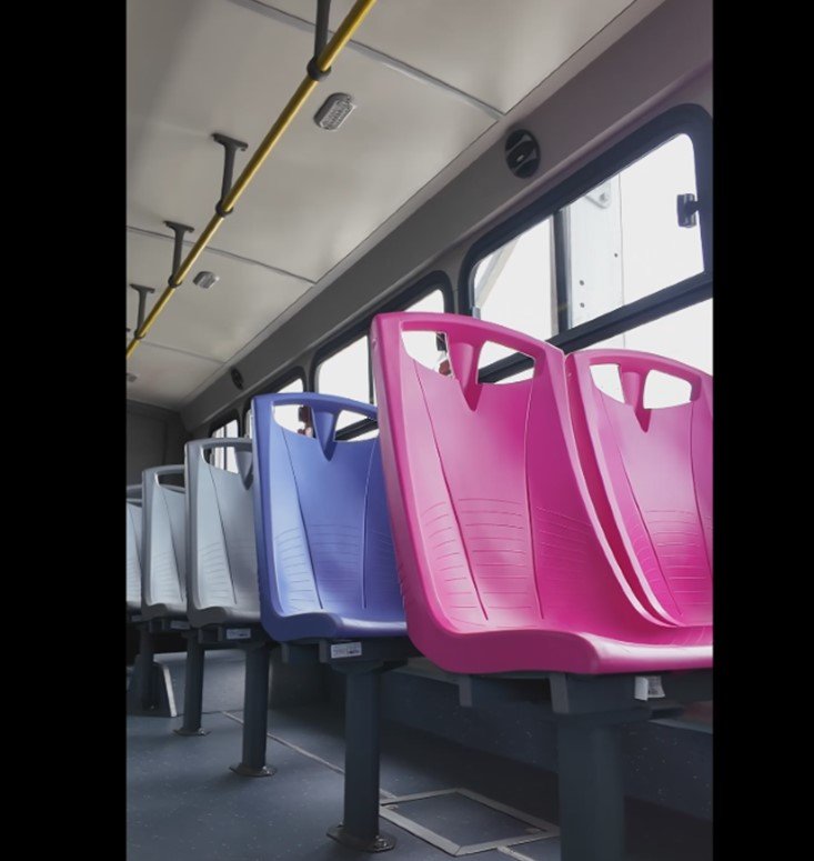 Unidades del Transporte Metropolitano Cuentan Con Asientos Preferentes de Color Rosa Destinados Para El Uso de Las Mujeres