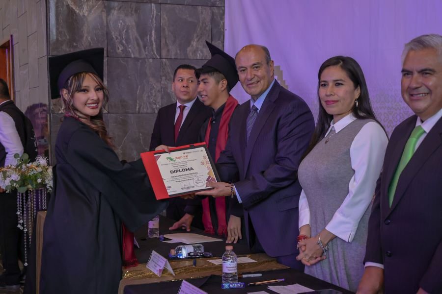 CECyTEH Gradúa a Estudiantes en Tepeapulco y Mineral de la Reforma