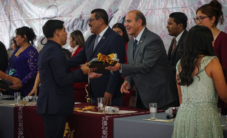 Egresan 150 docentes de la Escuela Normal Valle del Mezquital en su 50 aniversario