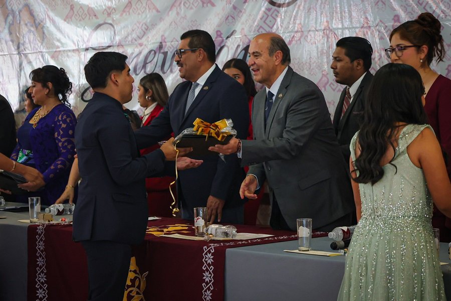 Egresan 150 docentes de la Escuela Normal Valle del Mezquital en su 50 aniversario