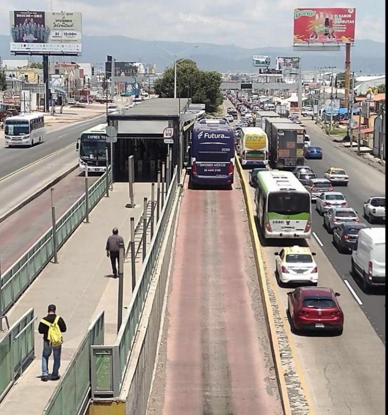 El 16 de Agosto de 2026, Aplicarán Multas   de 3 Mil 519.30 Pesos, a Quienes Invadan el Carril Confinado del Tuzobús.