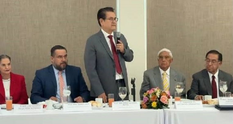 El Colegio de Notarios del Estado de Hidalgo Postula a Rafael Arriaga Paz parta la Distinción de Notario Emérito