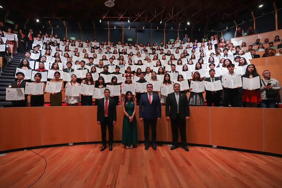 Reciben Certificados de Bachillerato 273 Egresados de la Preparatoria 4 de la UAEH