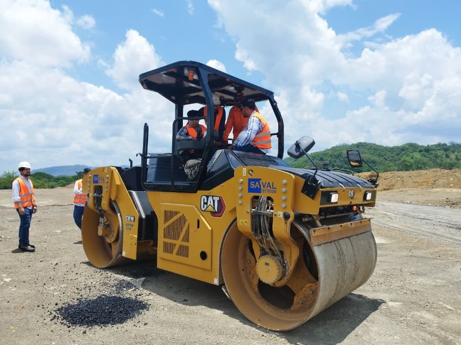 Estudiantes de Ingeniería Civil fortalecen su formación en obra carretera