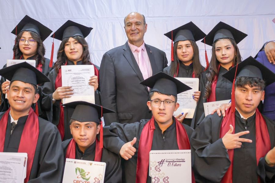 Más de 7 mil 500 Estudiantes Concluyen Su Formación en el CECyTEH