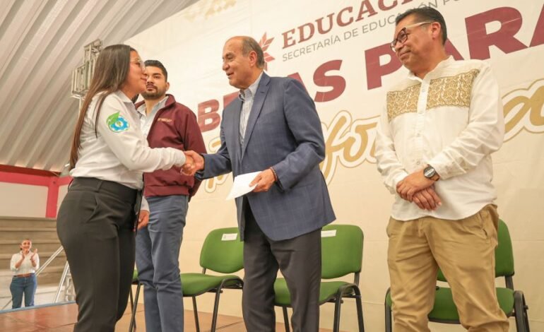 Estudiantes de la Universidad Politécnica de Francisco I. Madero (UPFIM) Recibieron mil 077 “Becas para la Transformación”