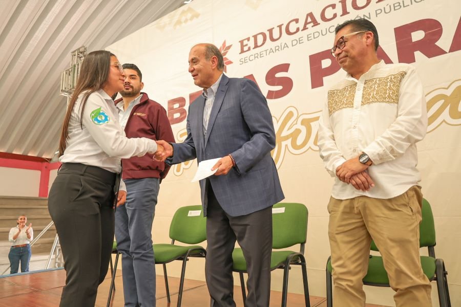 Estudiantes de la Universidad Politécnica de Francisco I. Madero (UPFIM) Recibieron mil 077 “Becas para la Transformación”