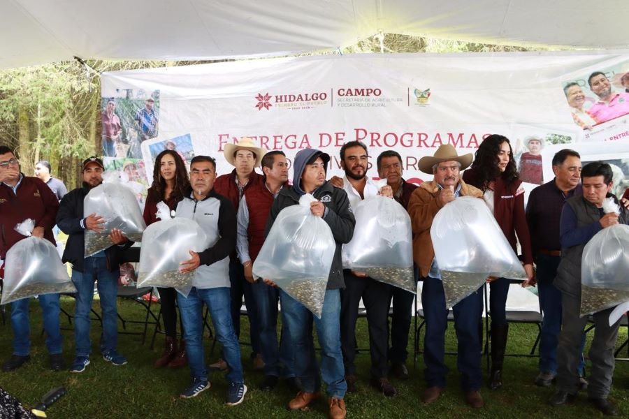 Saderh fortalece el campo hidalguense con entrega de apoyos agropecuarios y donación de 800 mil alevines en Acaxochitlán