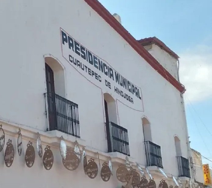 Gobierno de Cuautepec Dio de Baja de la Nómina a Trabajadores y Para Seguir Cobrando Los Obliga a Firmar Convenios de Apoyo Económico.