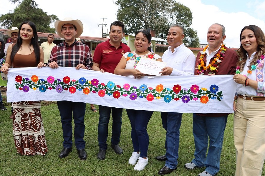 Gobierno de Hidalgo reconoce el talento artesanal en regiones Otomí-Tepehua y Huasteca