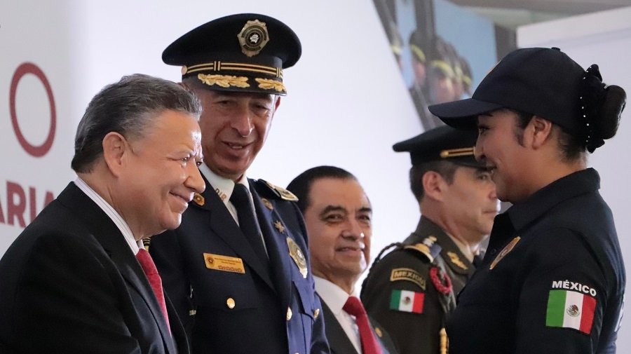 Julio Menchaca conmemora 50 años de la Policía Industrial Bancaria