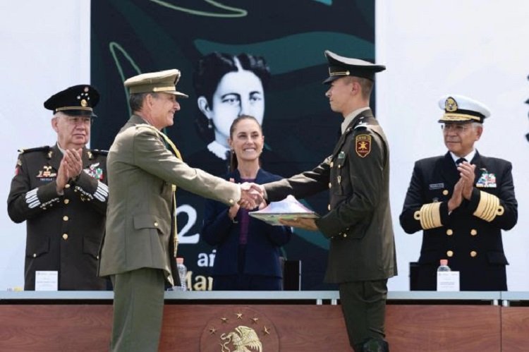 México Tiene Derecho Siempre a Decidir Su Propio Destino: Presidenta Claudia Sheinbaum Encabeza Clausura y Apertura de Cursos del Sistema Educativo Militar 2026